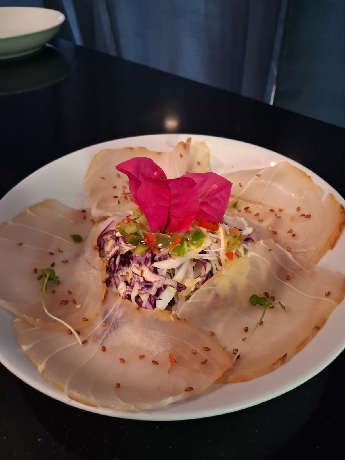 Carpaccio de poisson fleur de bougainvillier — Le Bon Appétit